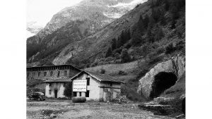 Traforo del Monte Bianco, da 60 anni una via sotto alla vetta più alta d'Europa