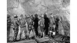 Traforo del Monte Bianco, da 60 anni una via sotto alla vetta più alta d'Europa