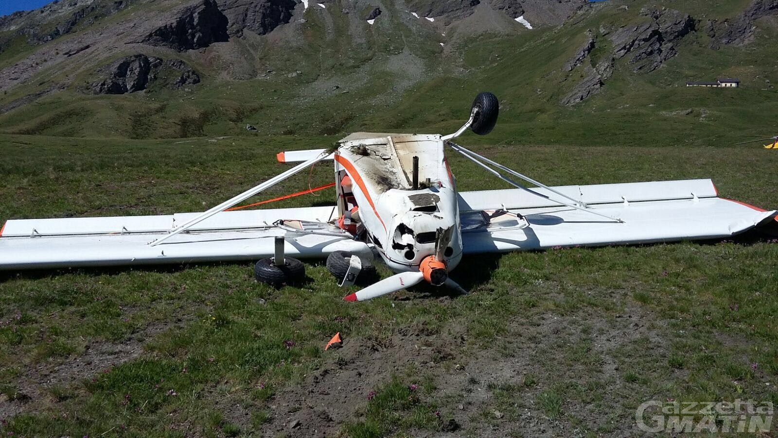 Incidente: si ribalta ultraleggero, due valdostani all’ospedale Incidente: si ribalta ultraleggero, due valdostani all’ospedale