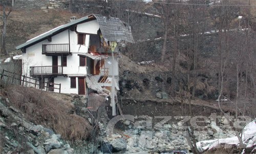 Valle d’Aosta, 19 anni fa la grande alluvione: 20 morti e distruzione Valle d’Aosta, 19 anni fa la grande alluvione: 20 morti e distruzione
