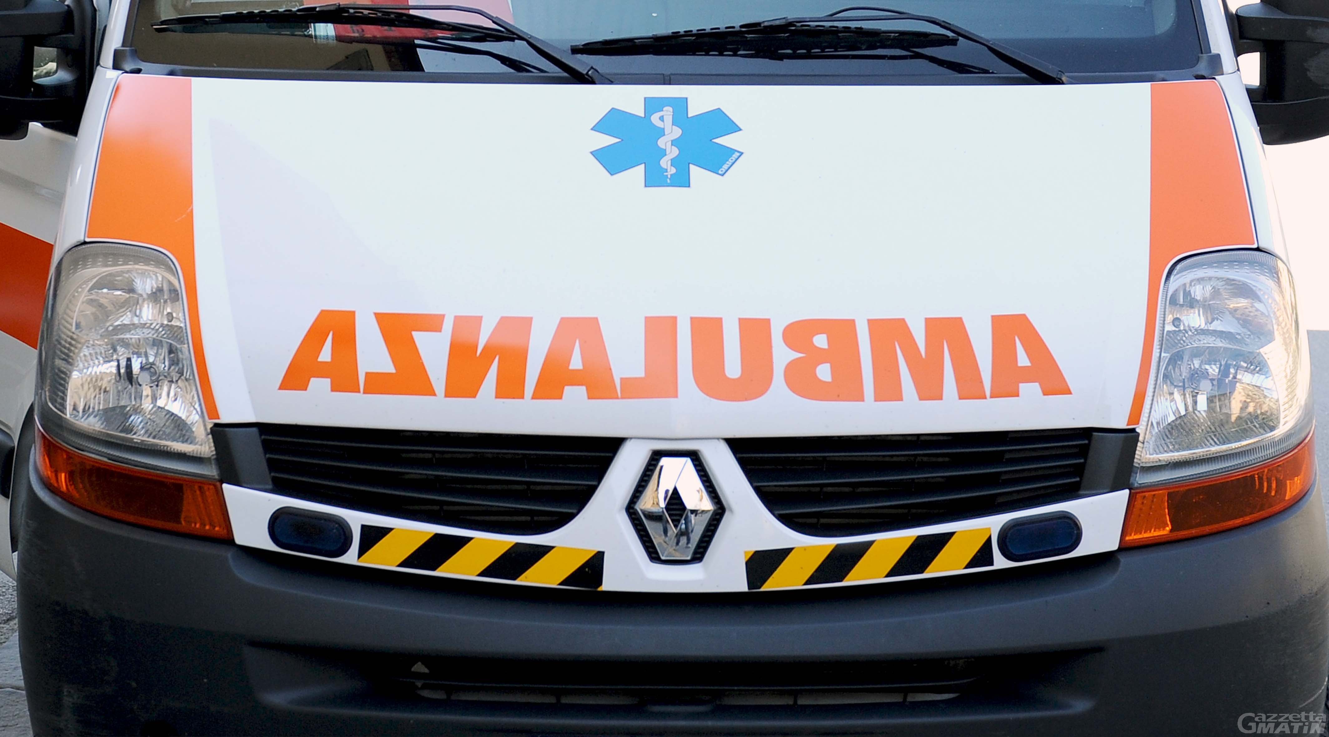 Ventenne si ribalta con l’auto a Pollein e finisce in Pronto soccorso Ventenne si ribalta con l’auto a Pollein e finisce in Pronto soccorso
