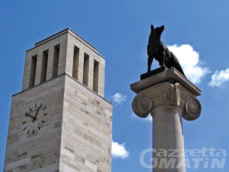 Consiglio Aosta: la Lupa rimane in piazza della Repubblica Consiglio Aosta: la Lupa rimane in piazza della Repubblica