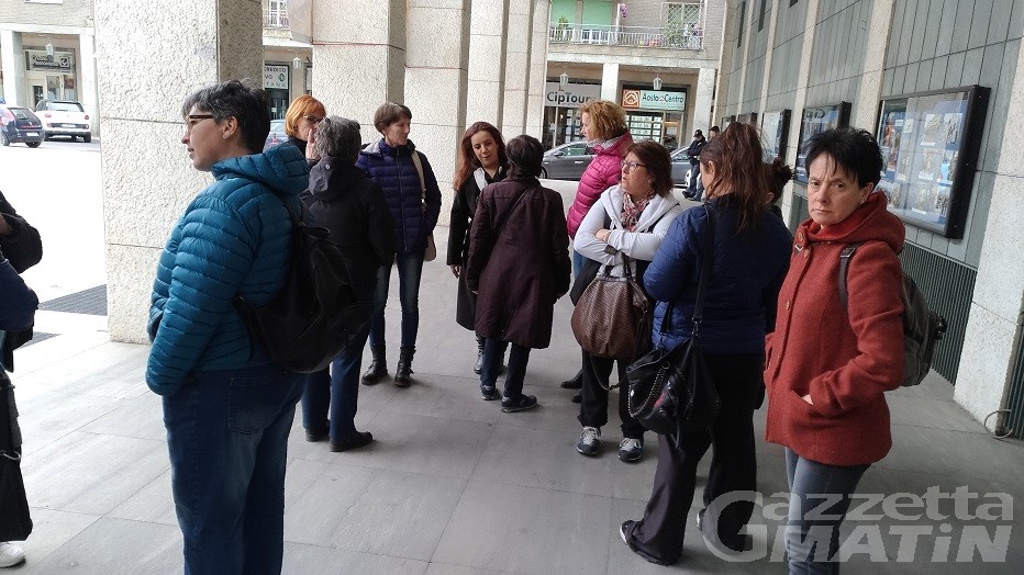 Sanità : operatori socio-sanitari a Palazzo chiedono certezze Sanità : operatori socio-sanitari a Palazzo chiedono certezze
