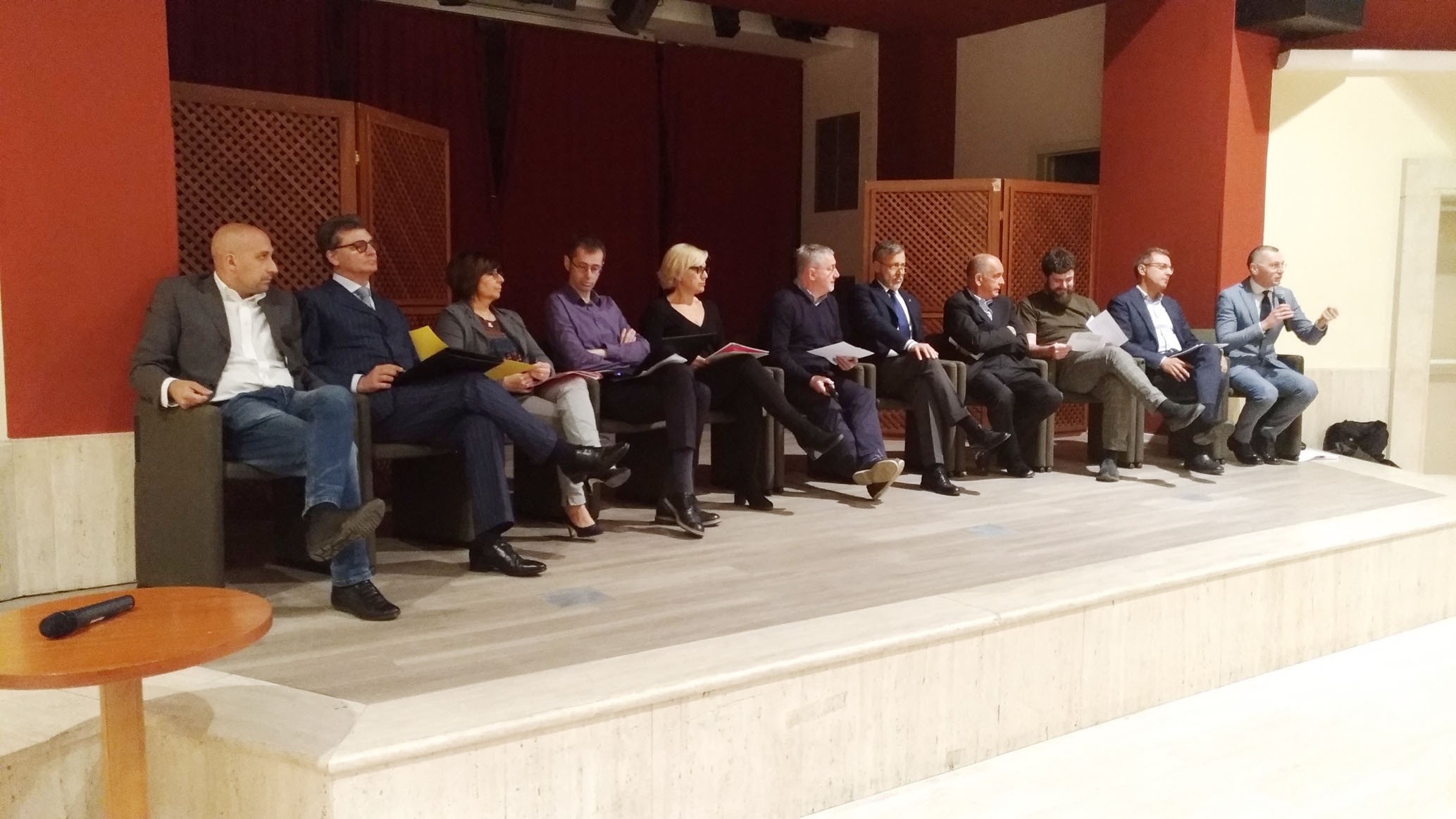 Regionali: meno burocrazia e stop agli appalti al massimo ribasso Regionali: meno burocrazia e stop agli appalti al massimo ribasso