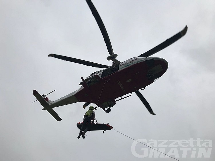 Brusson: morto pilota precipitato con il parapendio Brusson: morto pilota precipitato con il parapendio