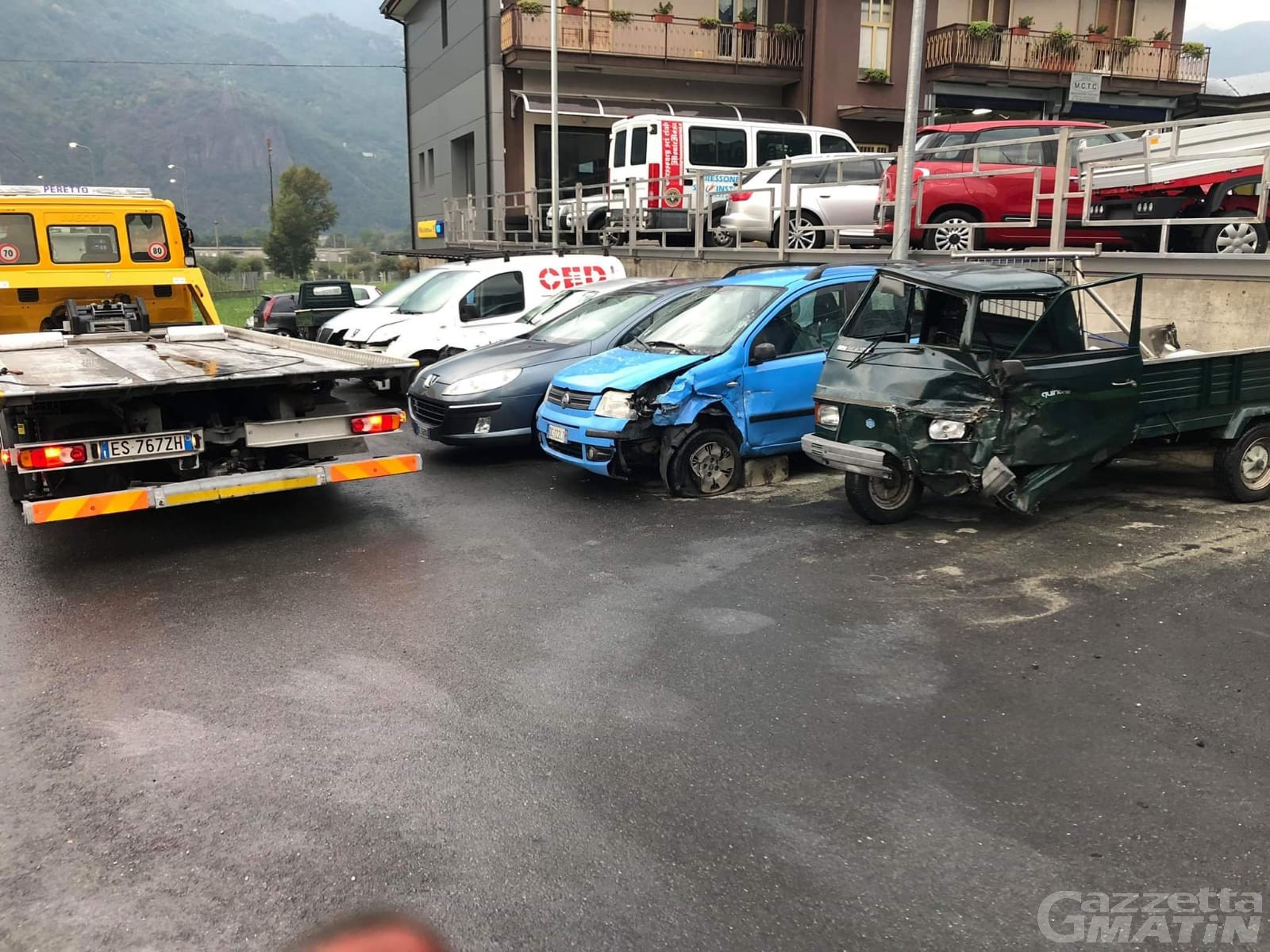 Incidente stradale, ape contro auto: grave settantottenne Incidente stradale, ape contro auto: grave settantottenne