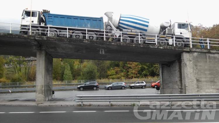 Sicurezza stradale, oggi verifiche al ponte di Chevril, ad Aymavilles Sicurezza stradale, oggi verifiche al ponte di Chevril, ad Aymavilles