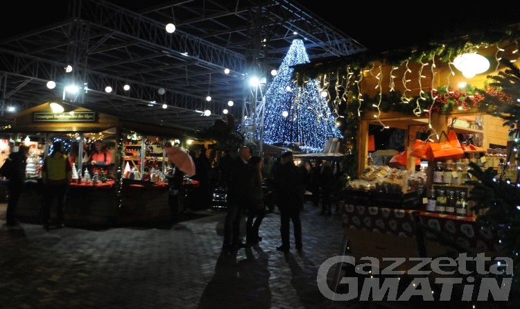Aosta, Marché Vert Noël sdoppiato tra Teatro Romano e Arco d’Augusto Aosta, Marché Vert Noël sdoppiato tra Teatro Romano e Arco d’Augusto