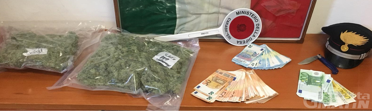 Spaccio: trasportavano 1kg di marijuana, arrestati Spaccio: trasportavano 1kg di marijuana, arrestati