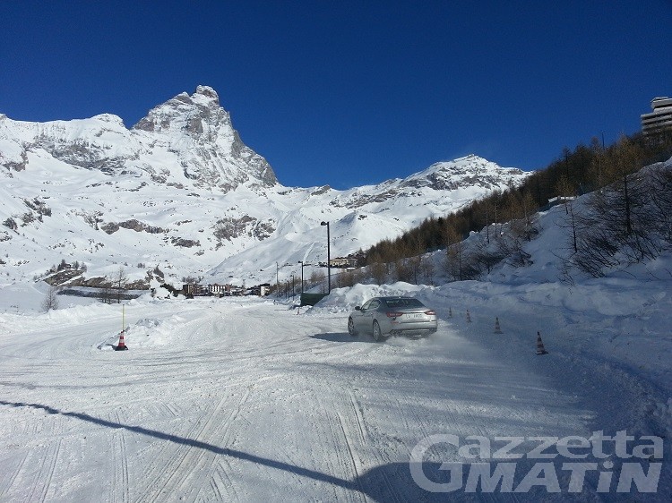 Cervinia, guida sulla neve all’Ice Driving Cervinia, guida sulla neve all’Ice Driving