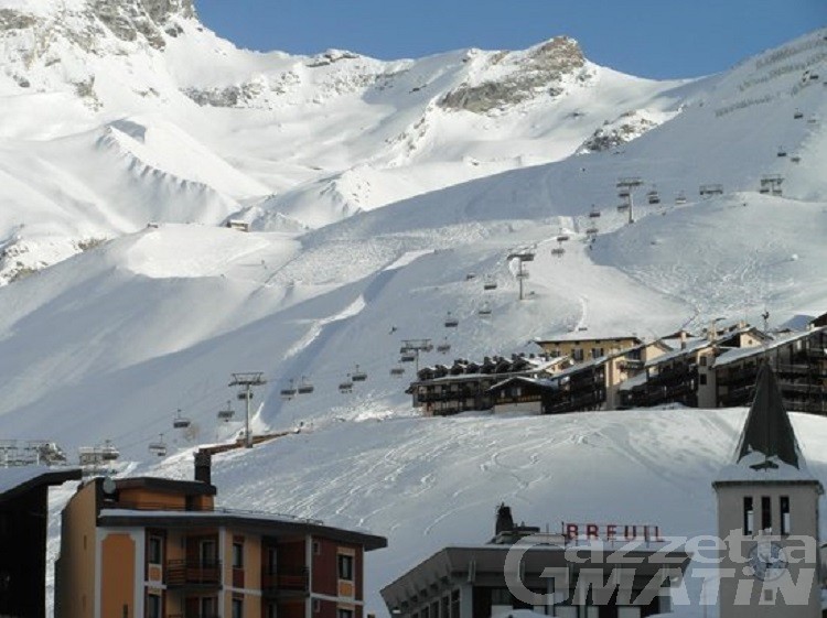 Cervinia, seggiovia guasta: evacuazione di trenta sciatori Cervinia, seggiovia guasta: evacuazione di trenta sciatori