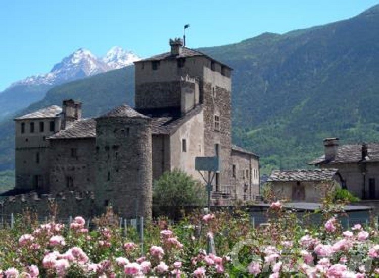 Saint-Pierre: caccia al mostro con sorpresa al castello Sarriod de la Tour Saint-Pierre: caccia al mostro con sorpresa al castello Sarriod de la Tour