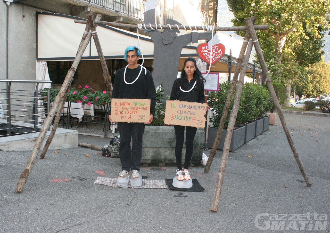 Ambiente: i ragazzi di Greta Thunberg tornano in piazza Ambiente: i ragazzi di Greta Thunberg tornano in piazza