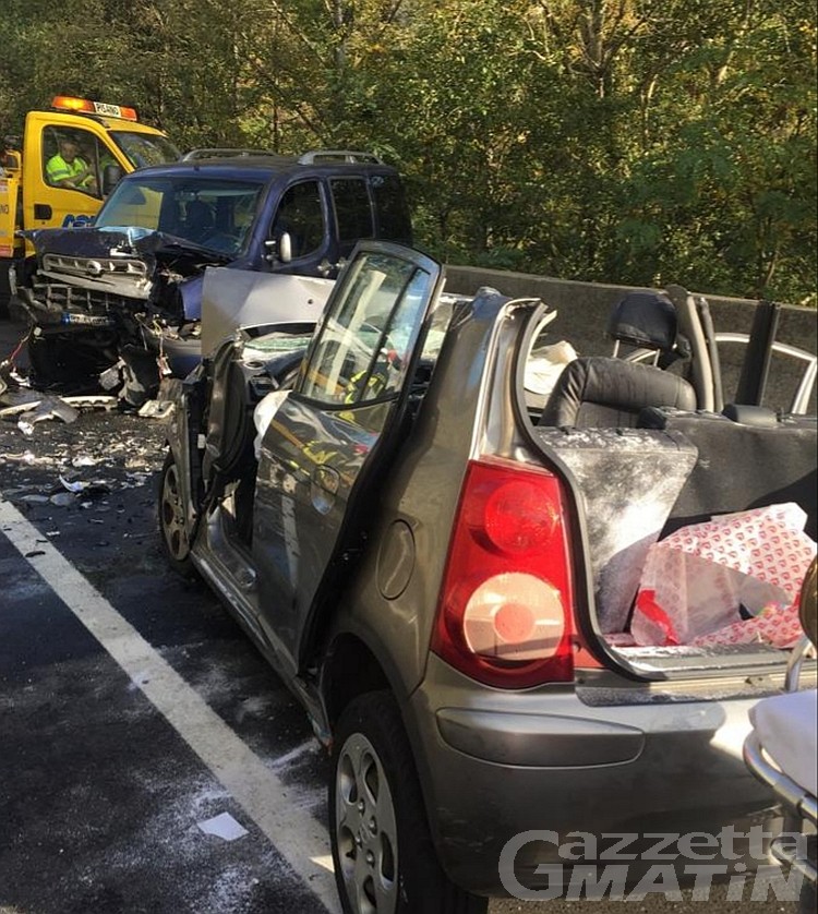 Incidente stradale a Nus: quattro persone coinvolte nel frontale Incidente stradale a Nus: quattro persone coinvolte nel frontale
