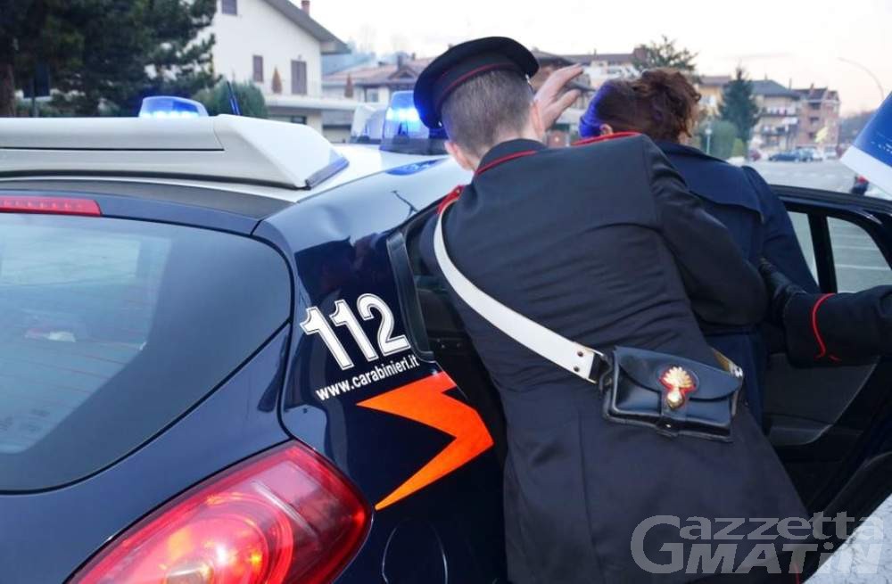 Calci e pugni a carabinieri, 40enne arrestato e condannato a 8 mesi Calci e pugni a carabinieri, 40enne arrestato e condannato a 8 mesi