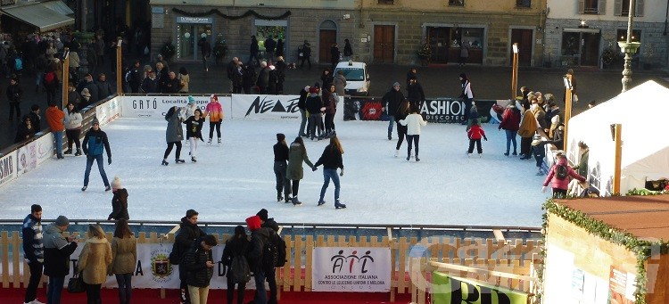 Che emozione pattinare sul ghiaccio nel cuore di Aosta! Che emozione pattinare sul ghiaccio nel cuore di Aosta!