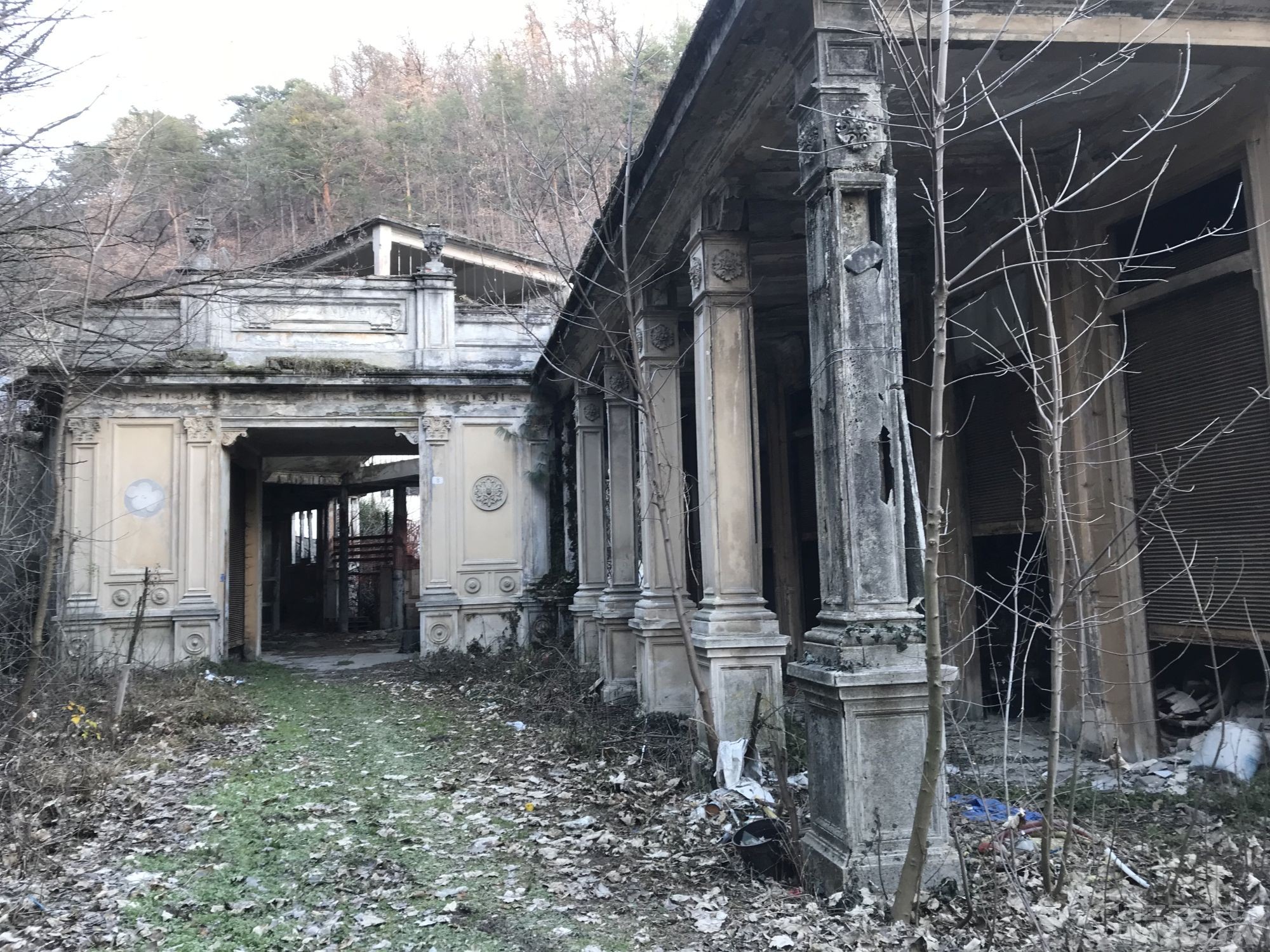 Saint-Vincent: le antiche terme abbandonate a se stesse Saint-Vincent: le antiche terme abbandonate a se stesse