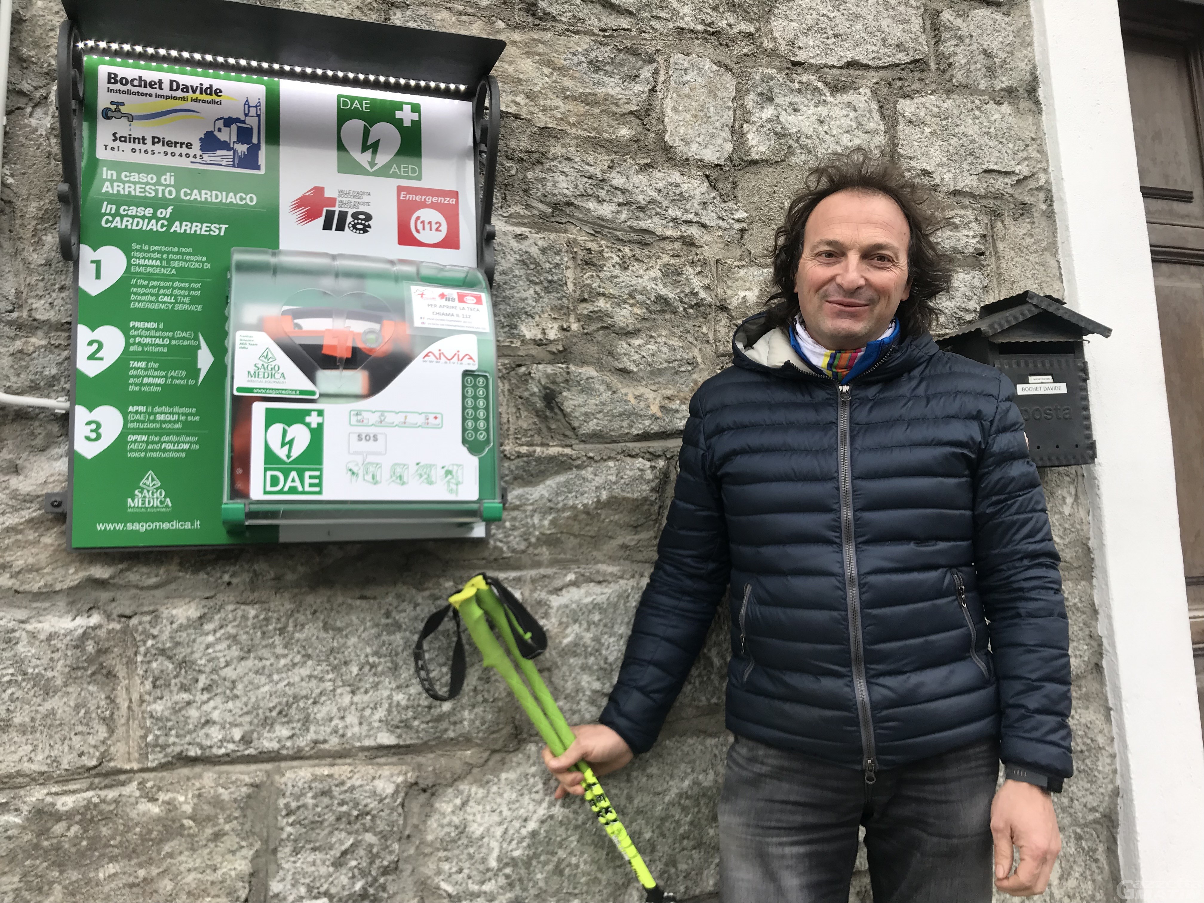 Salvato dopo un arresto cardiaco, dona 5 defibrillatori: la storia di Davide Bochet Salvato dopo un arresto cardiaco, dona 5 defibrillatori: la storia di Davide Bochet