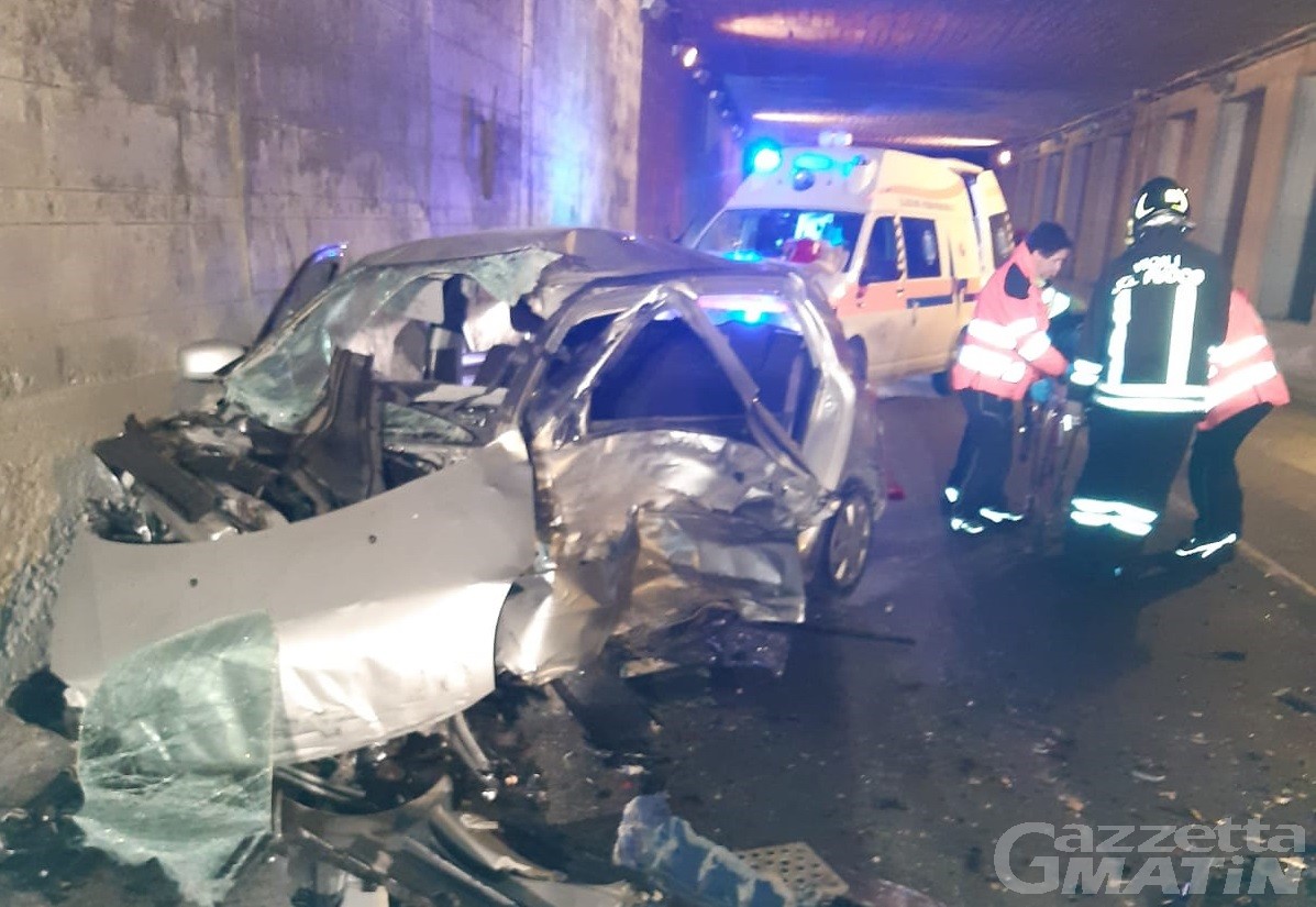 Antey, terribile schianto sulla SR 46: 37enne finisce in ospedale Antey, terribile schianto sulla SR 46: 37enne finisce in ospedale