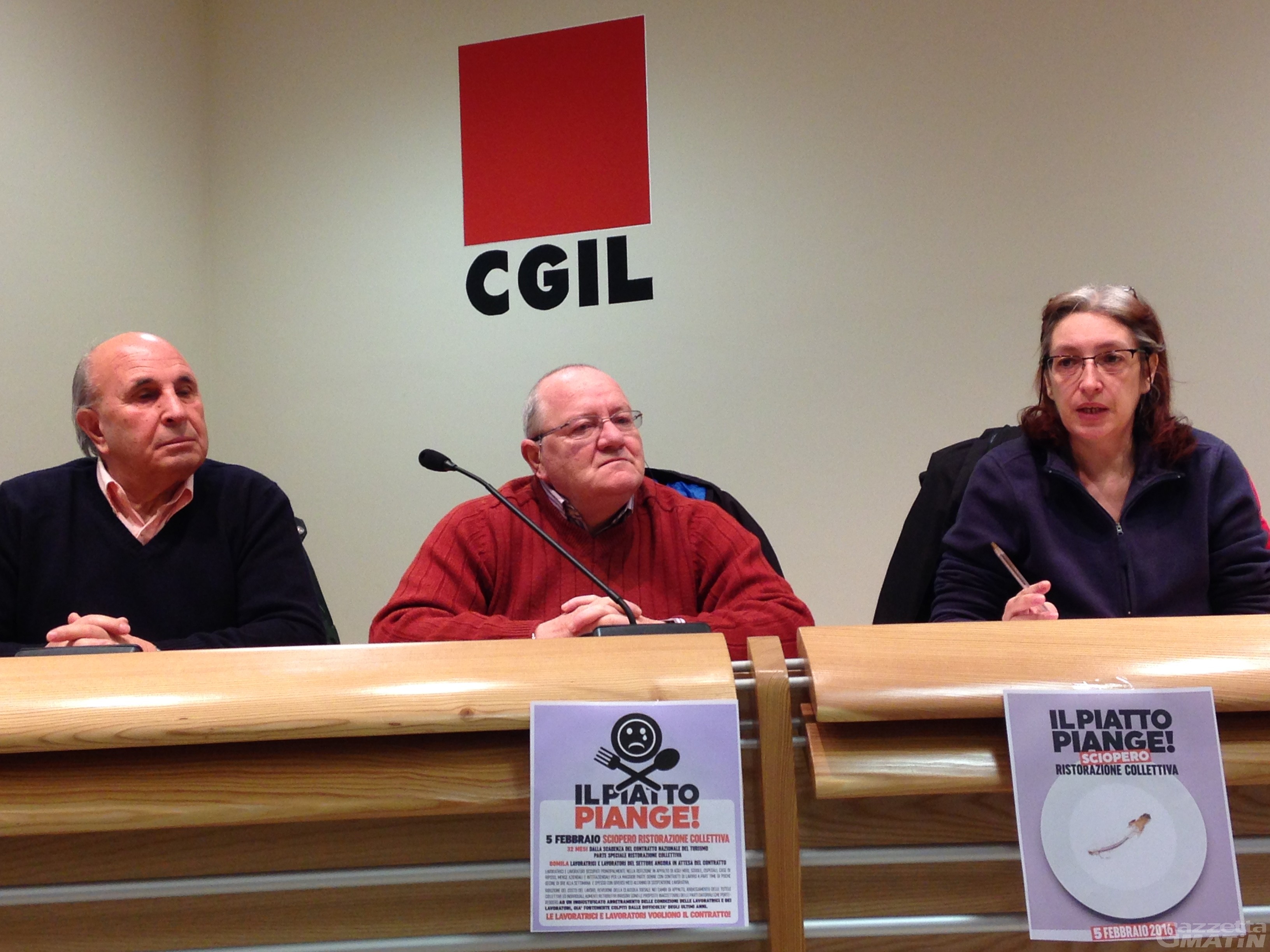 Robot camerieri, i sindacati: «Al momento solo trovate pubblicitarie» Robot camerieri, i sindacati: «Al momento solo trovate pubblicitarie»