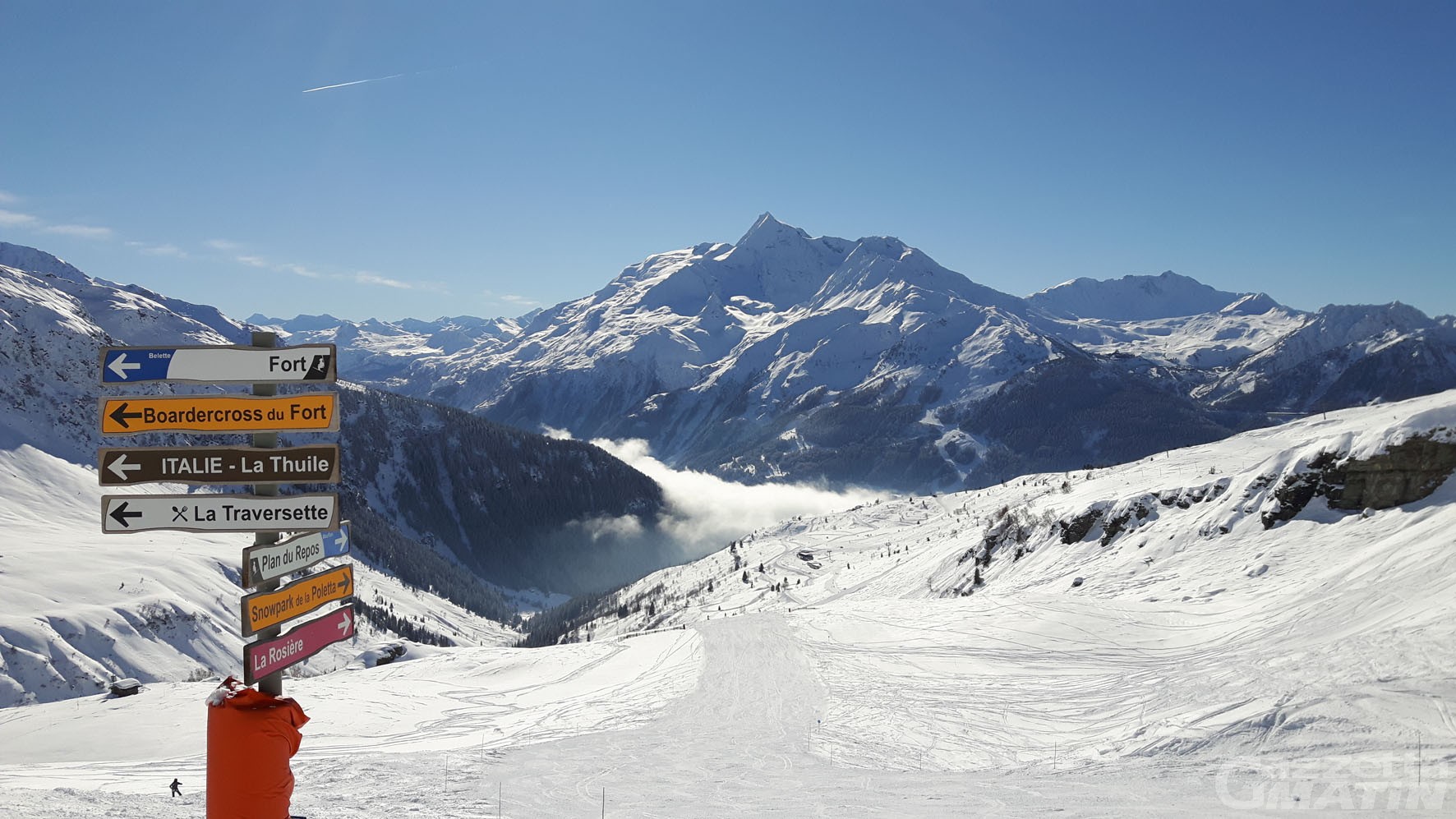 Coronavirus: la Francia invita i turisti sulle piste da sci a La Rosière e Chamonix Coronavirus: la Francia invita i turisti sulle piste da sci a La Rosière e Chamonix