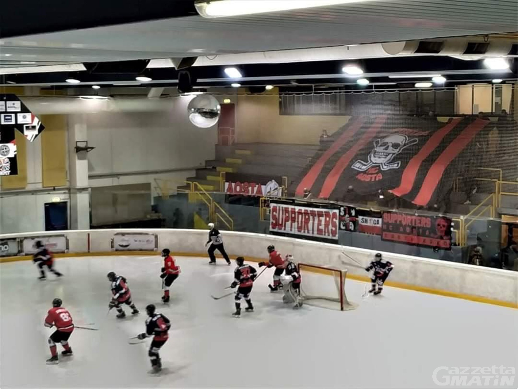 Emergenza coronavirus: tifosi dell’Hockey Aosta lanciano raccolta fondi per il Parini Emergenza coronavirus: tifosi dell’Hockey Aosta lanciano raccolta fondi per il Parini