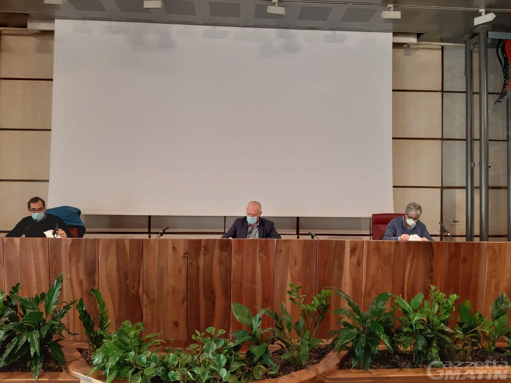 Emergenza coronavirus: Montagnani dice no ai mercati e Testolin annuncia misure più restrittive Emergenza coronavirus: Montagnani dice no ai mercati e Testolin annuncia misure più restrittive