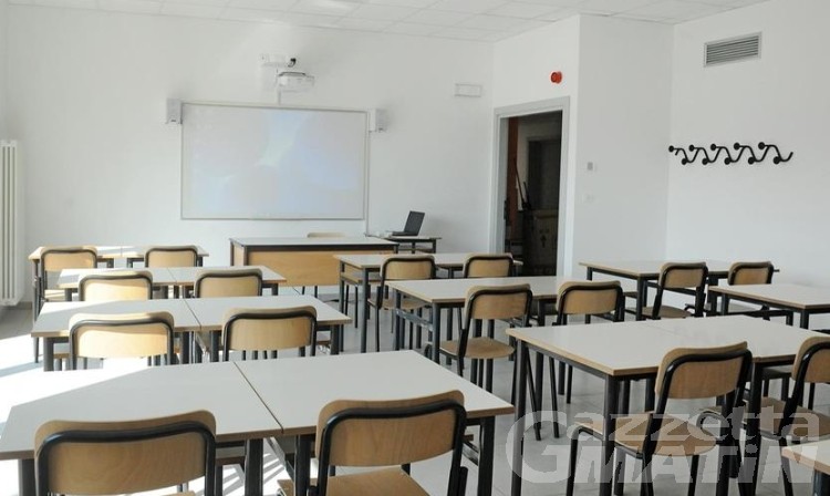 Scuola: i sindacati chiedono più assunzioni per limitare i contagi Scuola: i sindacati chiedono più assunzioni per limitare i contagi