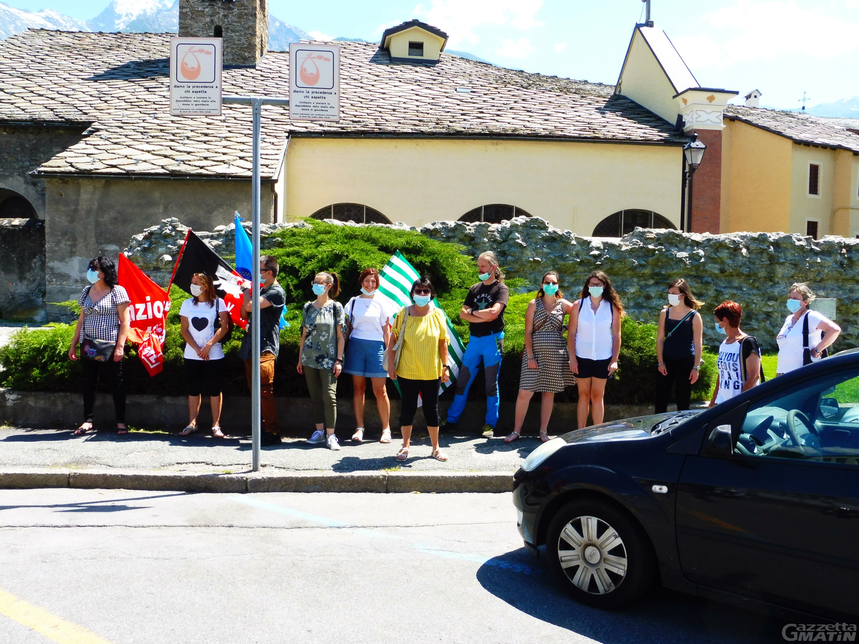 Casa per la salute della mente Dahu di Brusson: sit-in dei dipendenti per il pagamento della retribuzione integrativa regionale Casa per la salute della mente Dahu di Brusson: sit-in dei dipendenti per il pagamento della retribuzione integrativa regionale