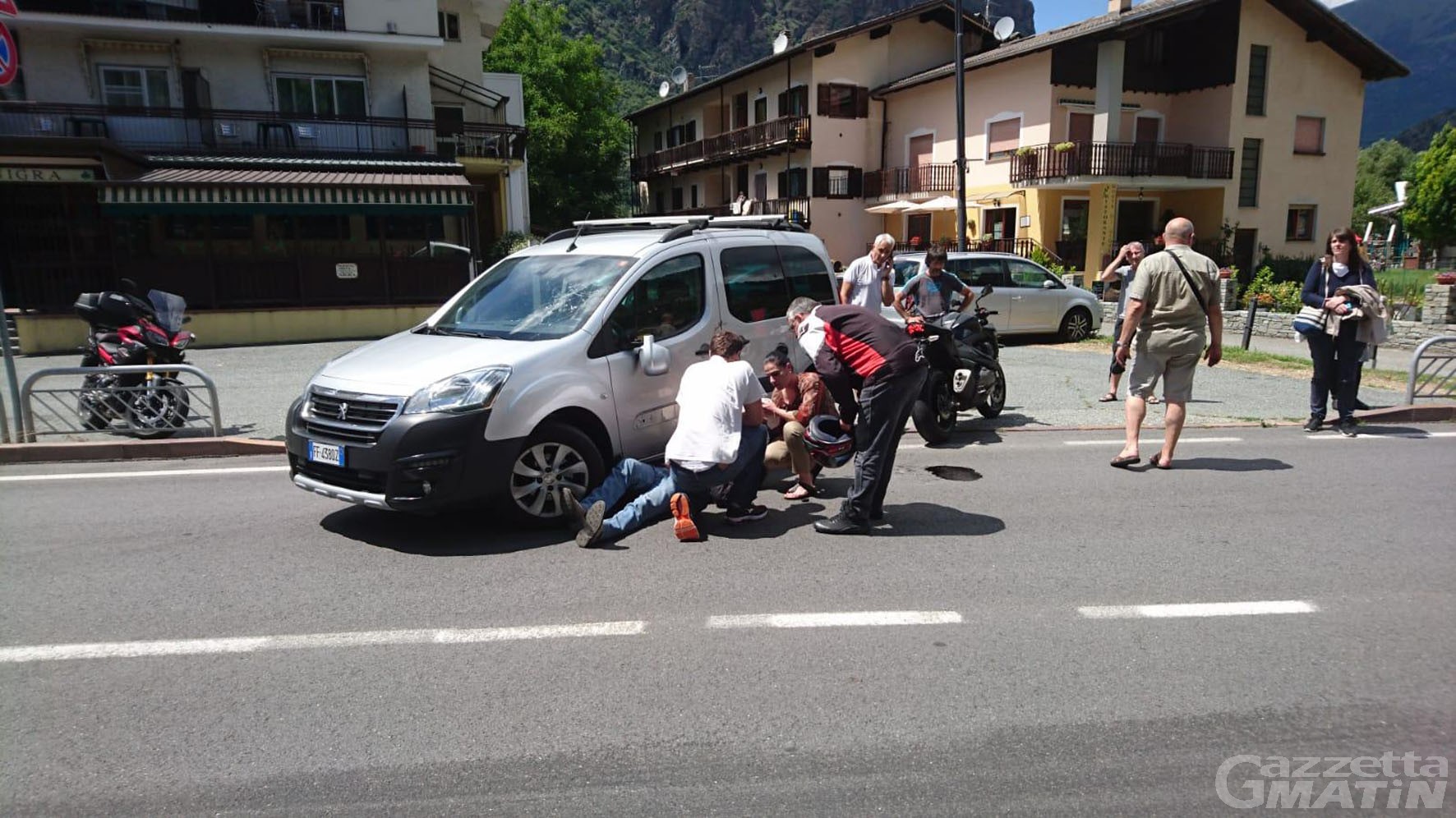 Incidenti stradali: impatto tra auto e moto a Montjovet Incidenti stradali: impatto tra auto e moto a Montjovet