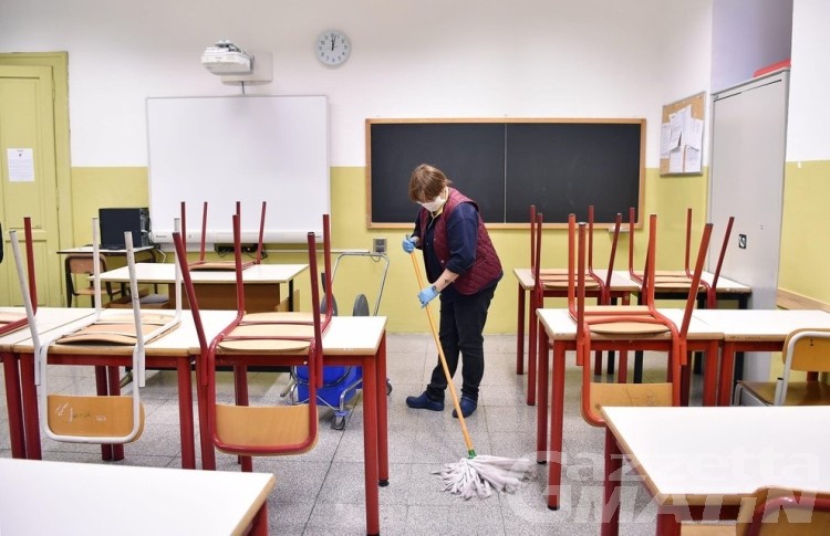 Scuola: saranno confermati fino a giugno 161 bidelli Scuola: saranno confermati fino a giugno 161 bidelli