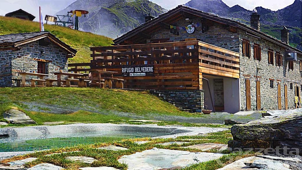 Champoluc, serata di paura in rifugio: giovane minaccia gestori e ospiti con piccozza e bastoni, intervengono i carabinieri Champoluc, serata di paura in rifugio: giovane minaccia gestori e ospiti con piccozza e bastoni, intervengono i carabinieri