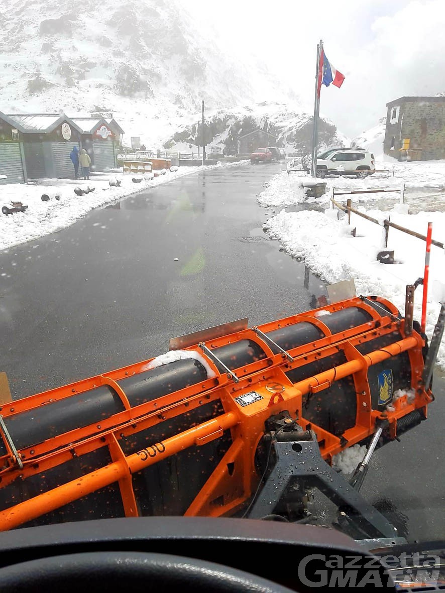 Viabilità: possibili stop alla circolazione ai colli del Piccolo e Gran San Bernardo Viabilità: possibili stop alla circolazione ai colli del Piccolo e Gran San Bernardo