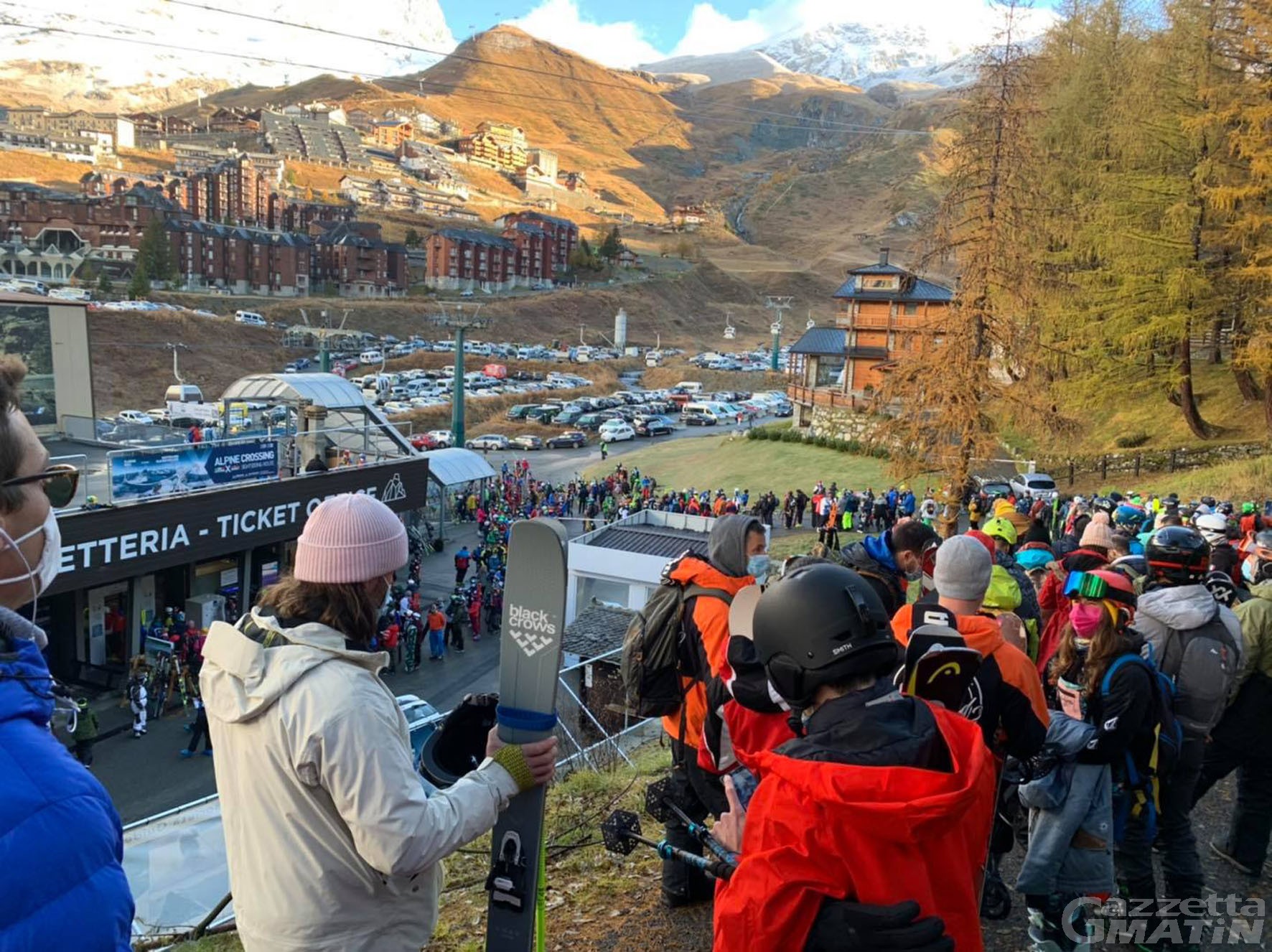 Sci: lunghe code alle biglietterie a Cervinia, scatta la polemica Sci: lunghe code alle biglietterie a Cervinia, scatta la polemica
