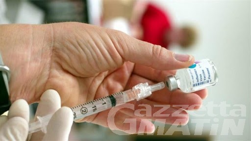 Vaccino anti-Covid: solo 7 mila dosi per marzo, parte da Chatillon la campagna di massa Vaccino anti-Covid: solo 7 mila dosi per marzo, parte da Chatillon la campagna di massa