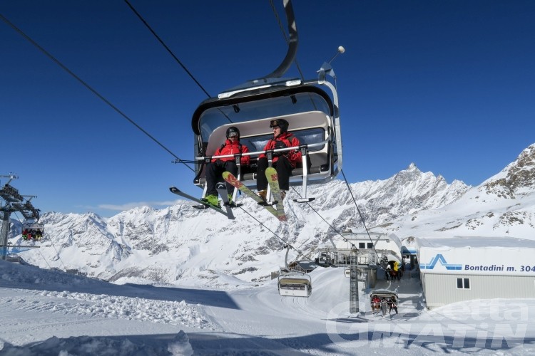 Sci: a Cervinia impianti aperti per gli atleti fino al 13 dicembre Sci: a Cervinia impianti aperti per gli atleti fino al 13 dicembre