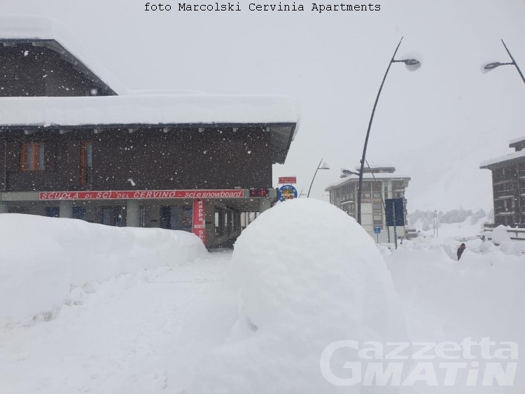 Pericolo valanghe, chiusa la sr 46 per Cervinia da località Singlin Pericolo valanghe, chiusa la sr 46 per Cervinia da località Singlin