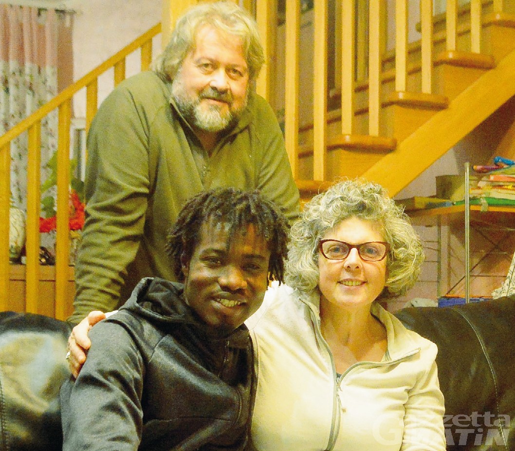 Rifugiati: la storia dell’ivoriano Zie accolto da una famiglia di Pontey Rifugiati: la storia dell’ivoriano Zie accolto da una famiglia di Pontey
