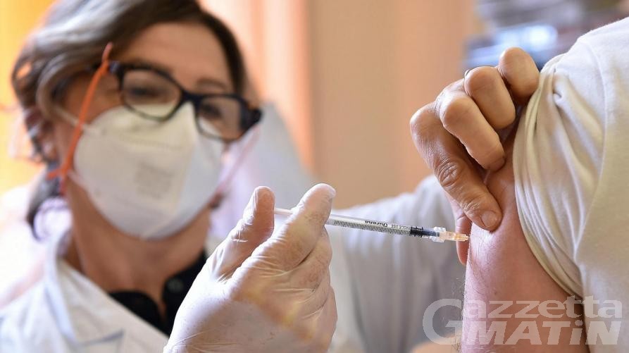 Vaccino anti-Covid, un anziano su due ospite di strutture ha concluso il ciclo vaccinale Vaccino anti-Covid, un anziano su due ospite di strutture ha concluso il ciclo vaccinale