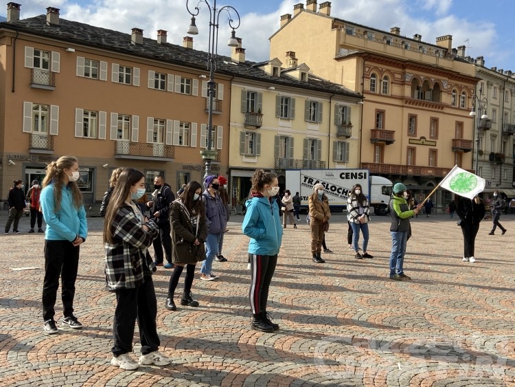 Fridays for Future: studenti in piazza per chiedere giustizia climatica Fridays for Future: studenti in piazza per chiedere giustizia climatica