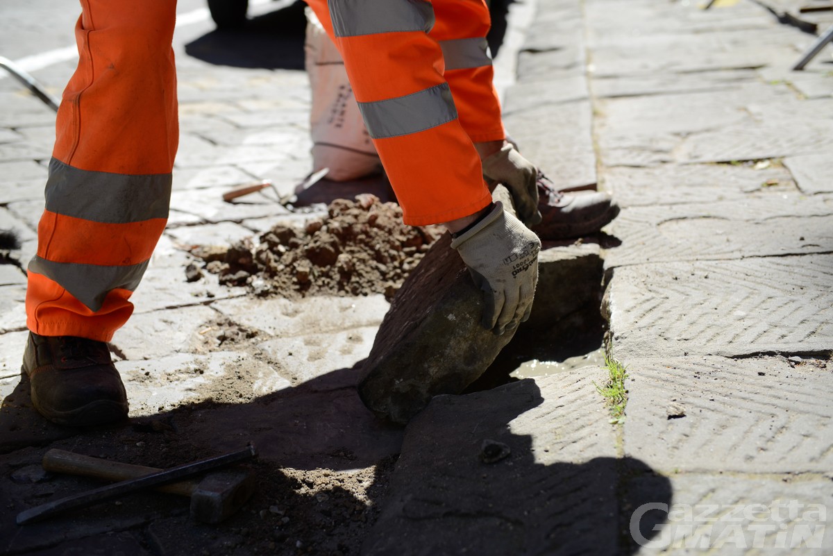 Manutenzione opere pubblica utilità , la Regione assume 35 operai per 6 mesi di lavoro Manutenzione opere pubblica utilità , la Regione assume 35 operai per 6 mesi di lavoro