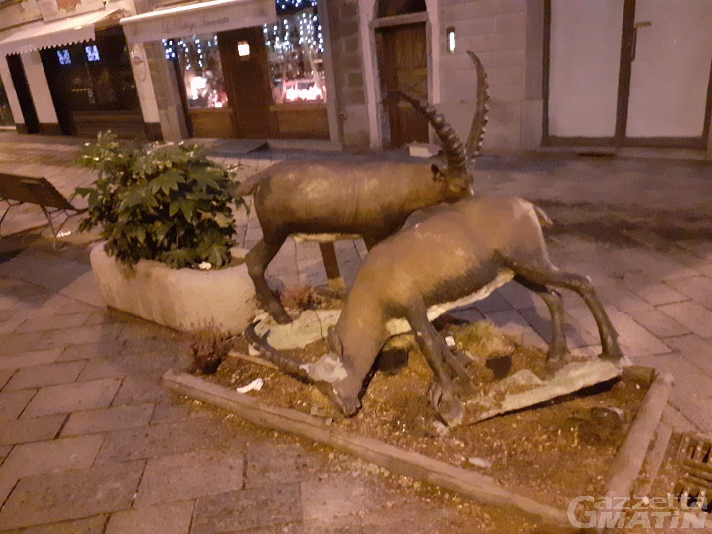 Aosta, vandalizzata opera di Siro Viérin: denunciato un 20enne Aosta, vandalizzata opera di Siro Viérin: denunciato un 20enne