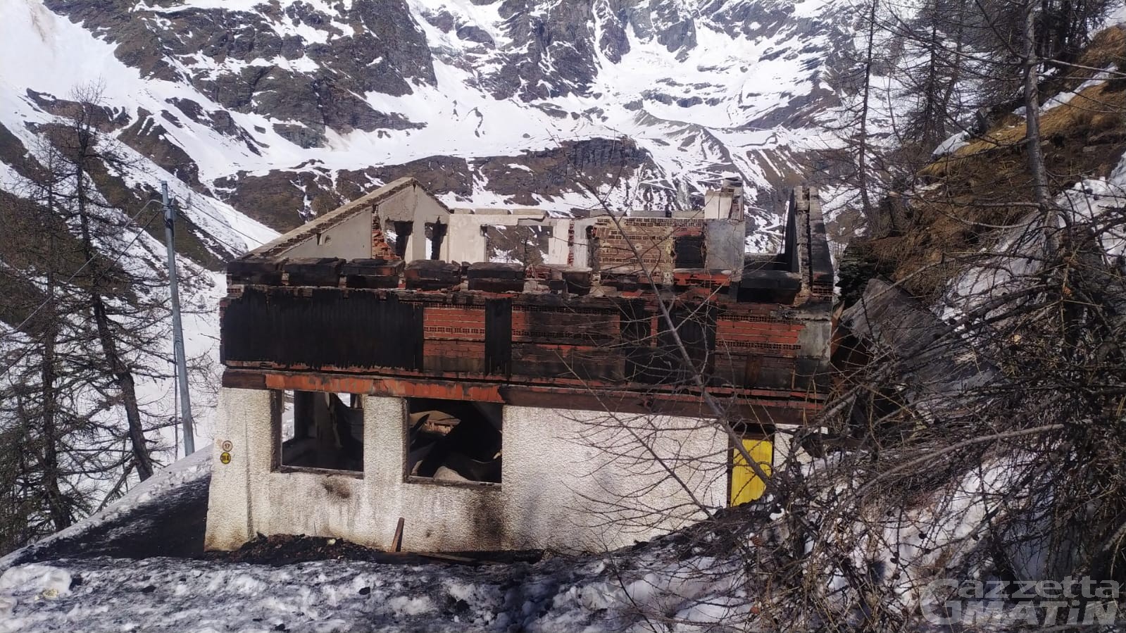 Incendio: in fumo la ‘Casa del bob’ a Cervinia ormai abbandonata Incendio: in fumo la ‘Casa del bob’ a Cervinia ormai abbandonata