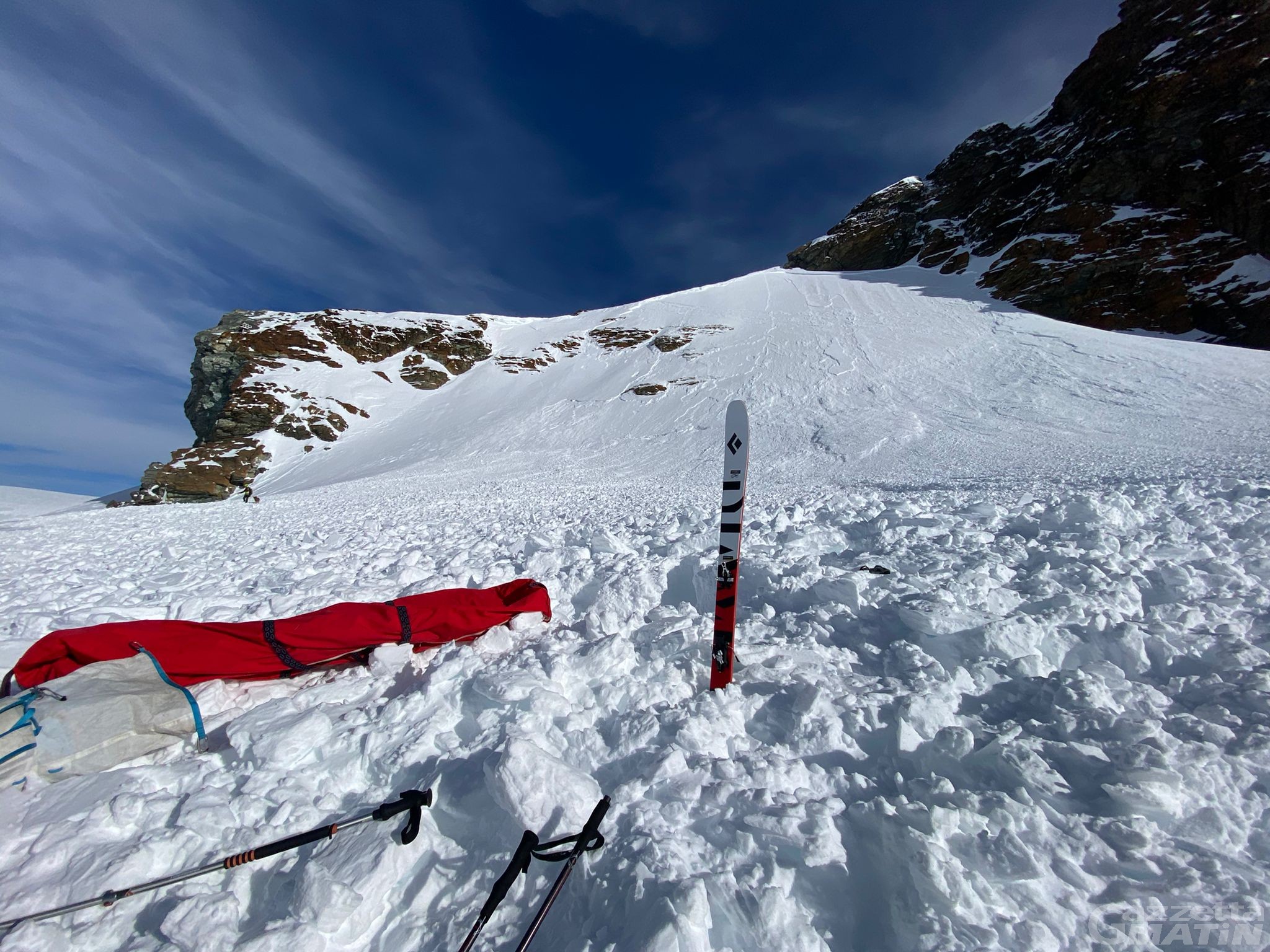 Incidenti in montagna: illesi due scialpinisti svizzeri travolti da una valanga in Val d’Ayas Incidenti in montagna: illesi due scialpinisti svizzeri travolti da una valanga in Val d’Ayas