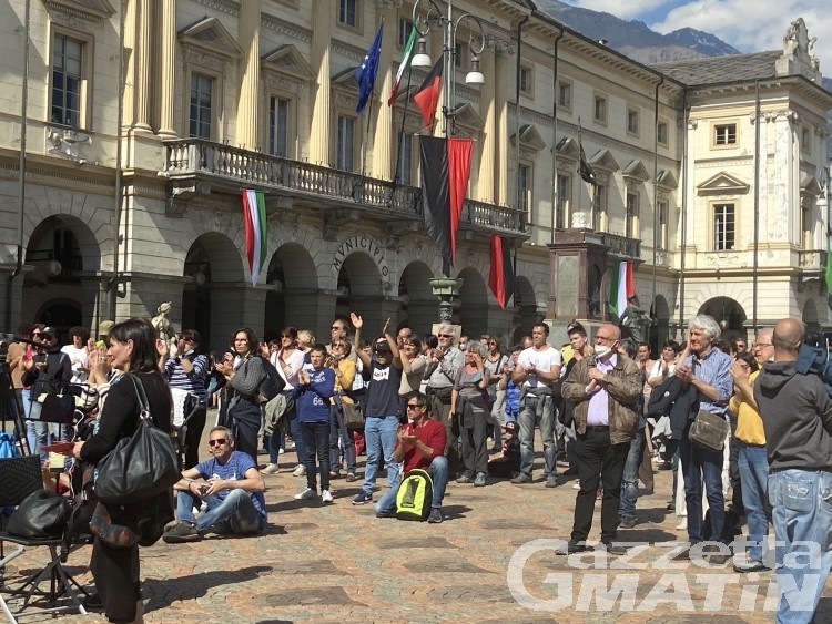 Basta Dad!, protesta Aosta: indagati la deputata Sara Cunial e Luca Vesan Basta Dad!, protesta Aosta: indagati la deputata Sara Cunial e Luca Vesan